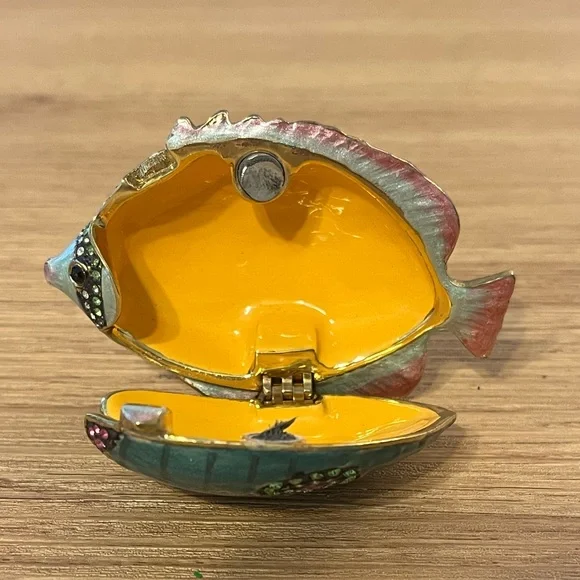 Enamel on Metal  Fish with Jewels Hinged Trinket Box - Picture 4 of 4